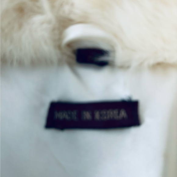 S&M Blazer fur ivory. Hook & loop close, lined pkts, acrylic lining. Sz S/M. - Picture 7 of 9